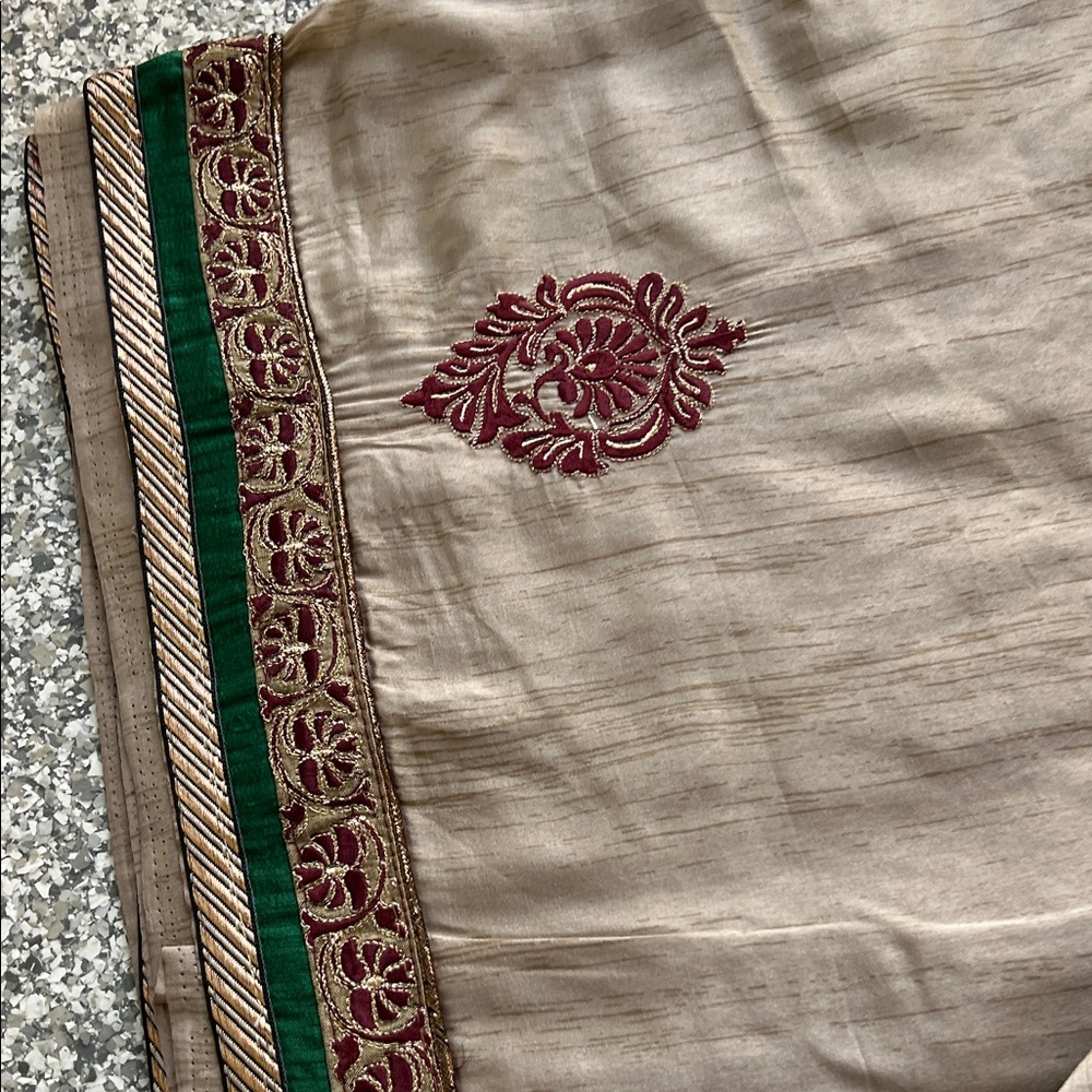 Sari with matching blouse - Picture 4 of 7